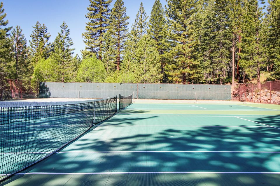 Lake Tahoe Adventure Base! Autumn Special Apartment in Tahoe Vista