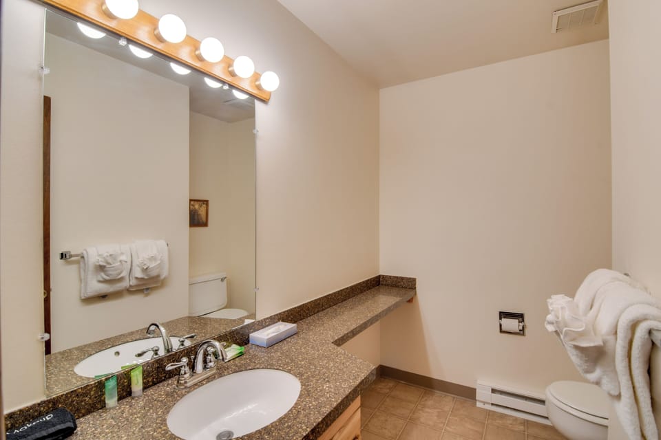 Hot Tub & Heated Pool! Ski Retreat in Winter Park Apartment in Fraser