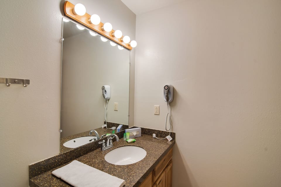 Hot Tub & Heated Pool! Ski Retreat in Winter Park Apartment in Fraser