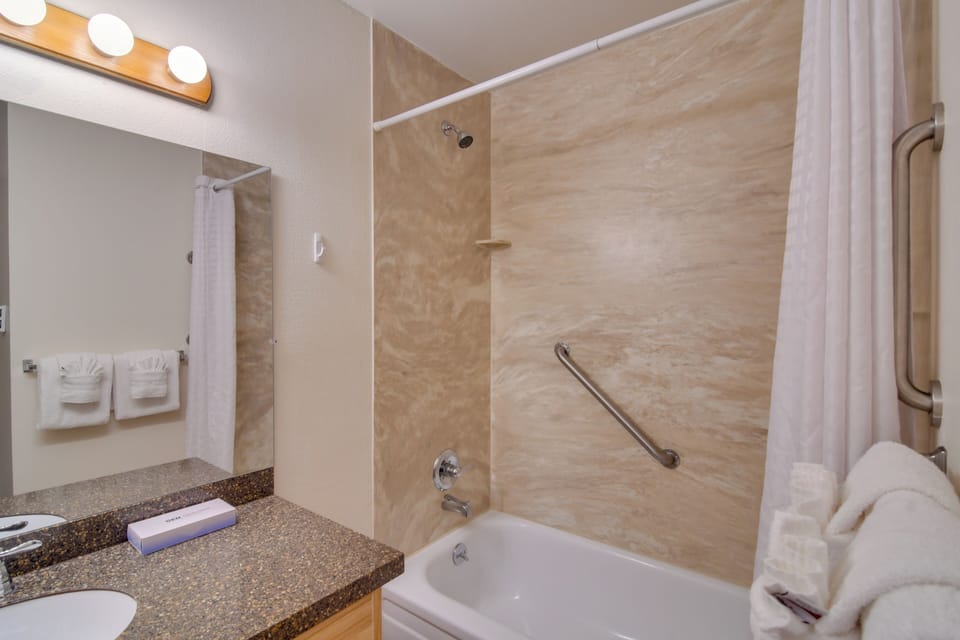 3 Mi to Skiing: Walkable Dtwn Winter Park Condo! Apartment in Fraser