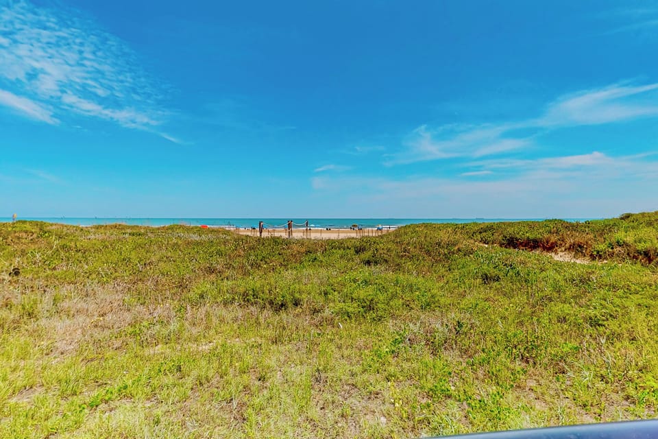 Oceanfront 1st-floor Condo on Spi: Patio & Pool Apartment in South Padre Island