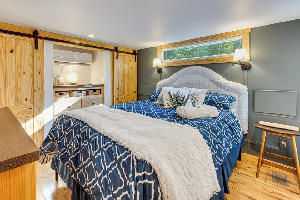 Private Hot Tub & Deck: Woodland Park Tiny Home! Cottage in Woodland Park