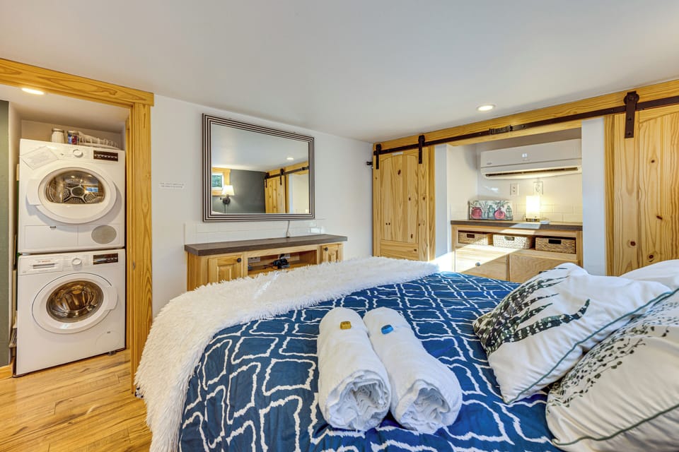 Private Hot Tub & Deck: Woodland Park Tiny Home! Cottage in Woodland Park