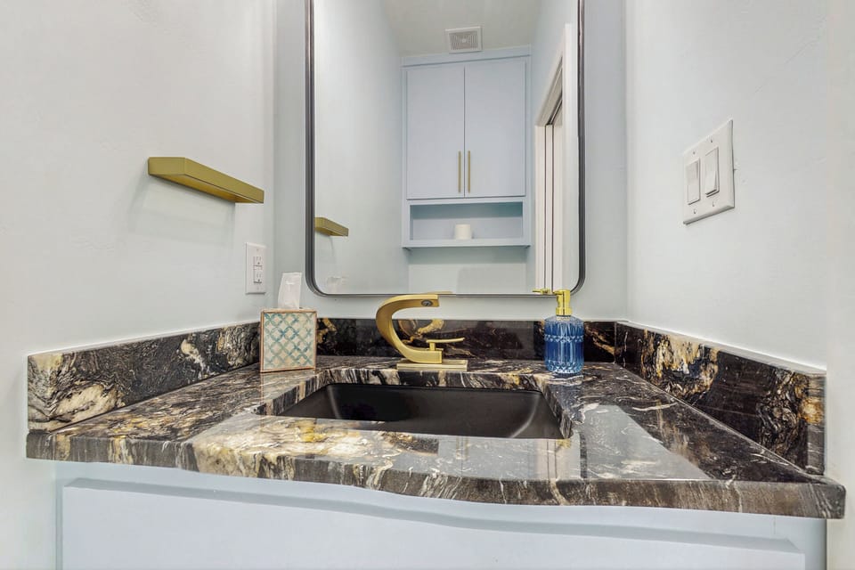 Modern Living in Texas! Home 2 Blocks to Lake LBJ Cottage in Granite Shoals