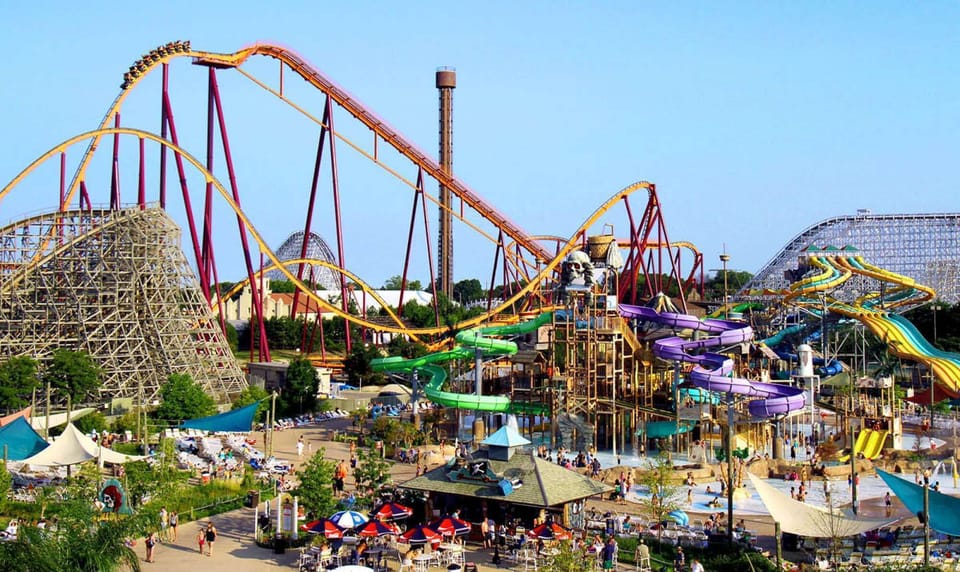 Six Flags Great America – Approx. 3.5 miles (~12 min drive)