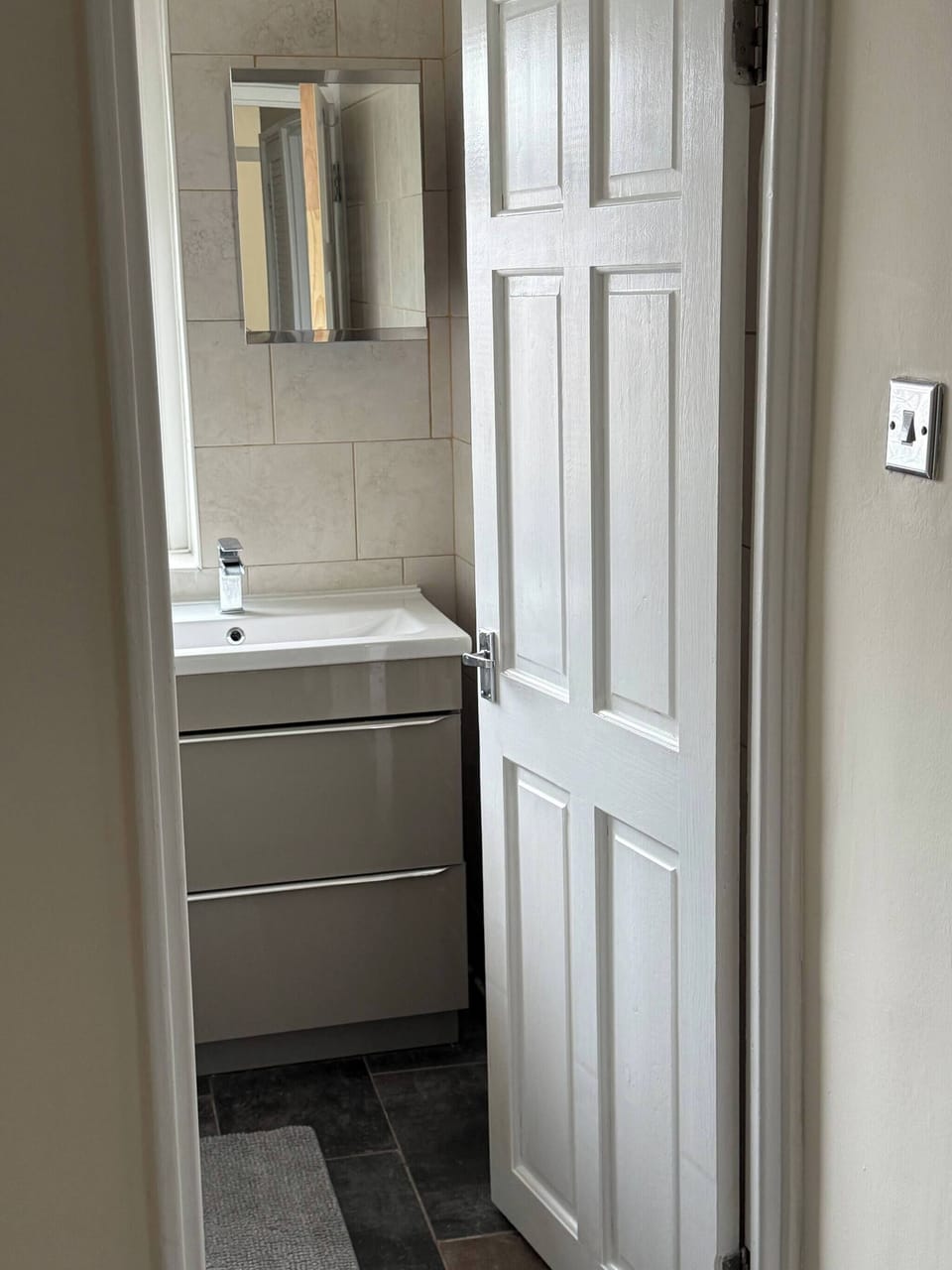 Bright 3-bed House · 6 Min to Elizabeth Line House in London