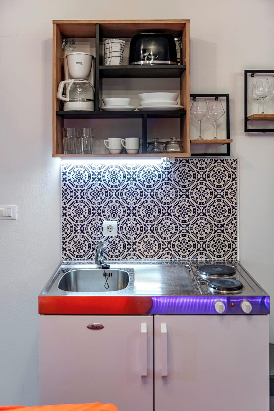 Stovetop, highchair