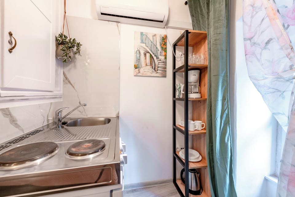 Fridge, stovetop, highchair