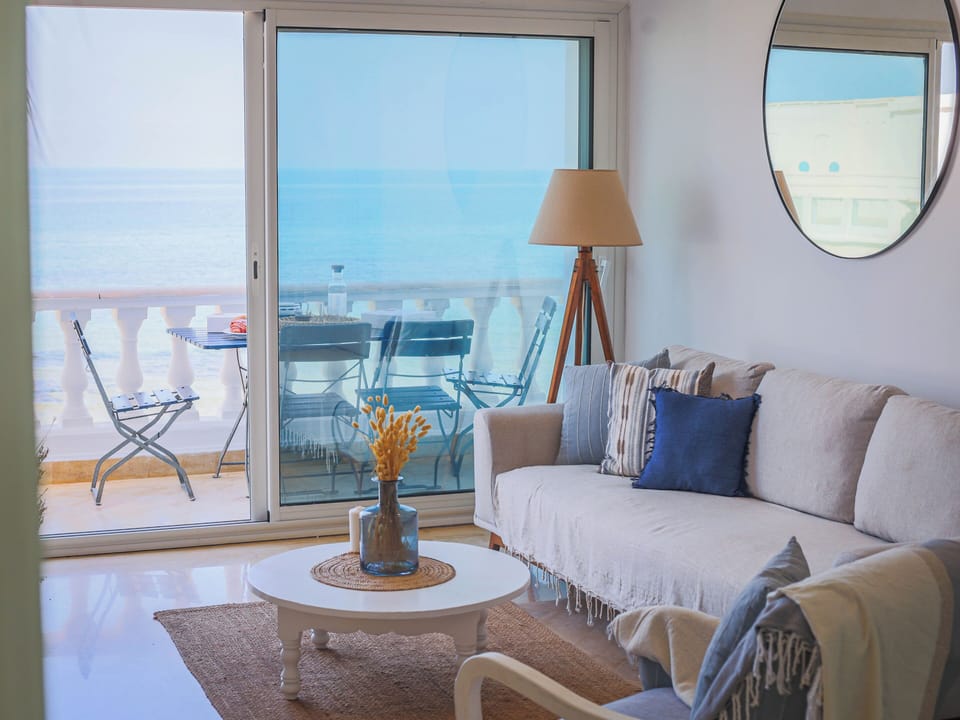 Apartment, 3 Bedrooms, Smoking | Living room