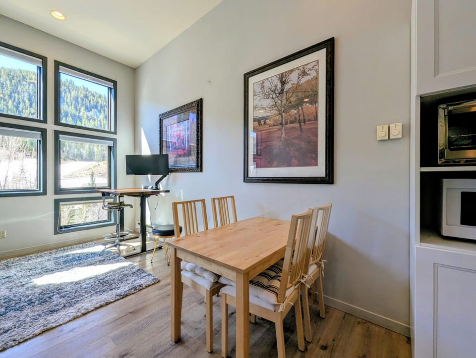 Dining space for 4