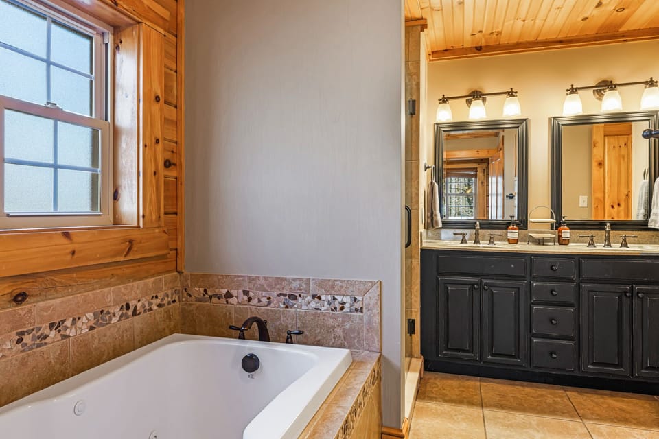 Main Suite/Bedroom One - Attached Full Bath w/ Jetted Tub