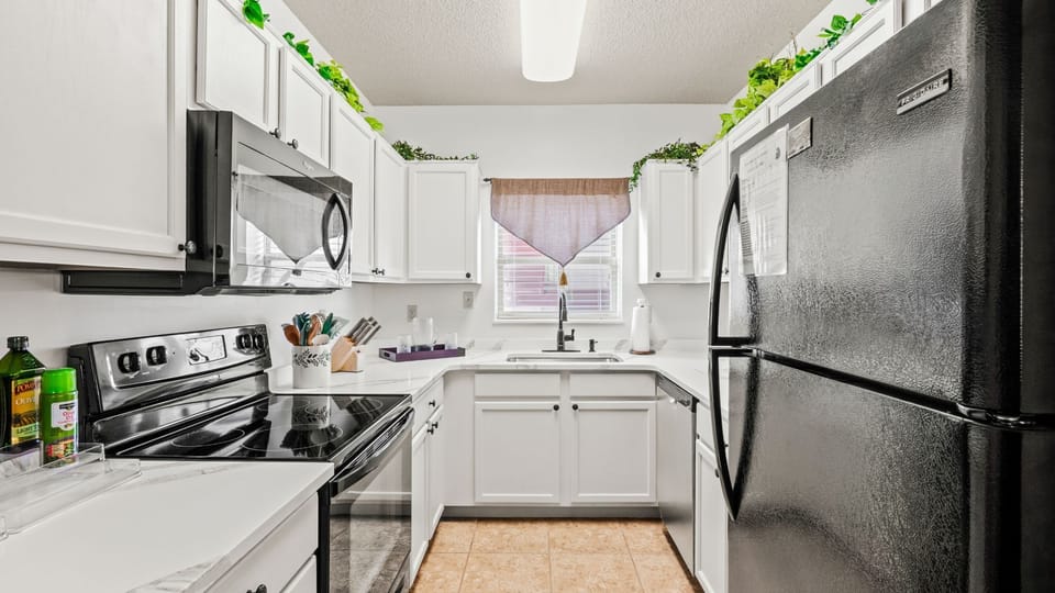 Cedar Lodge Three Bedroom Luxury Vacation Rental Sleeps 6 near D