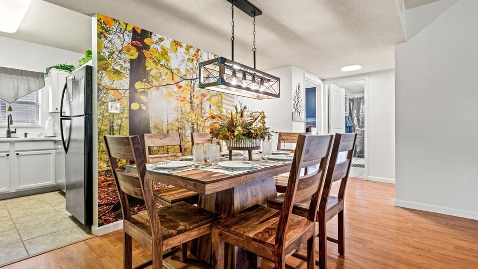 Cedar Lodge Three Bedroom Luxury Vacation Rental Sleeps 6 near D
