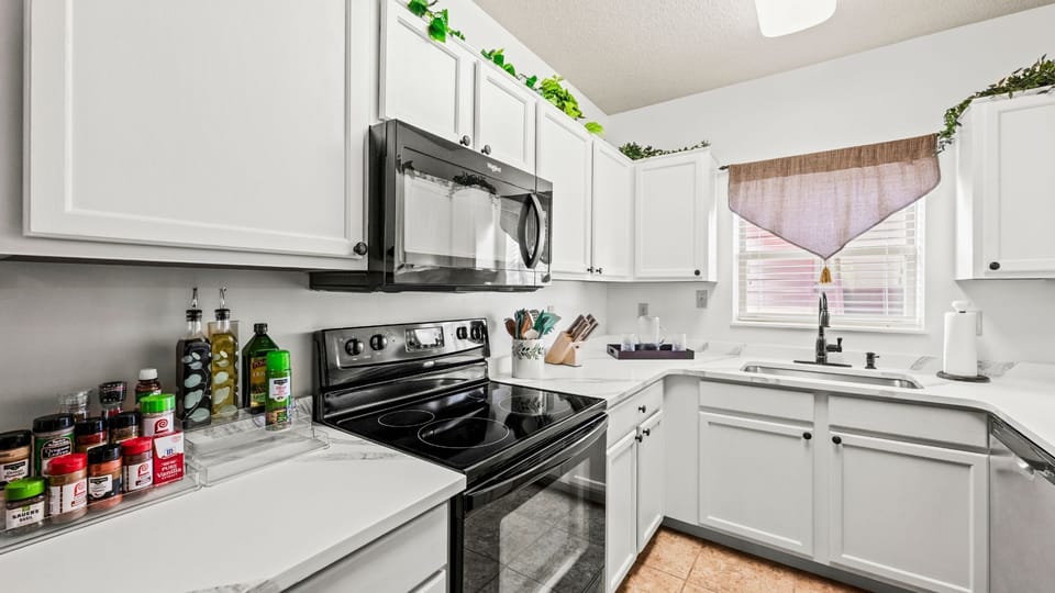 Cedar Lodge Three Bedroom Luxury Vacation Rental Sleeps 6 near D