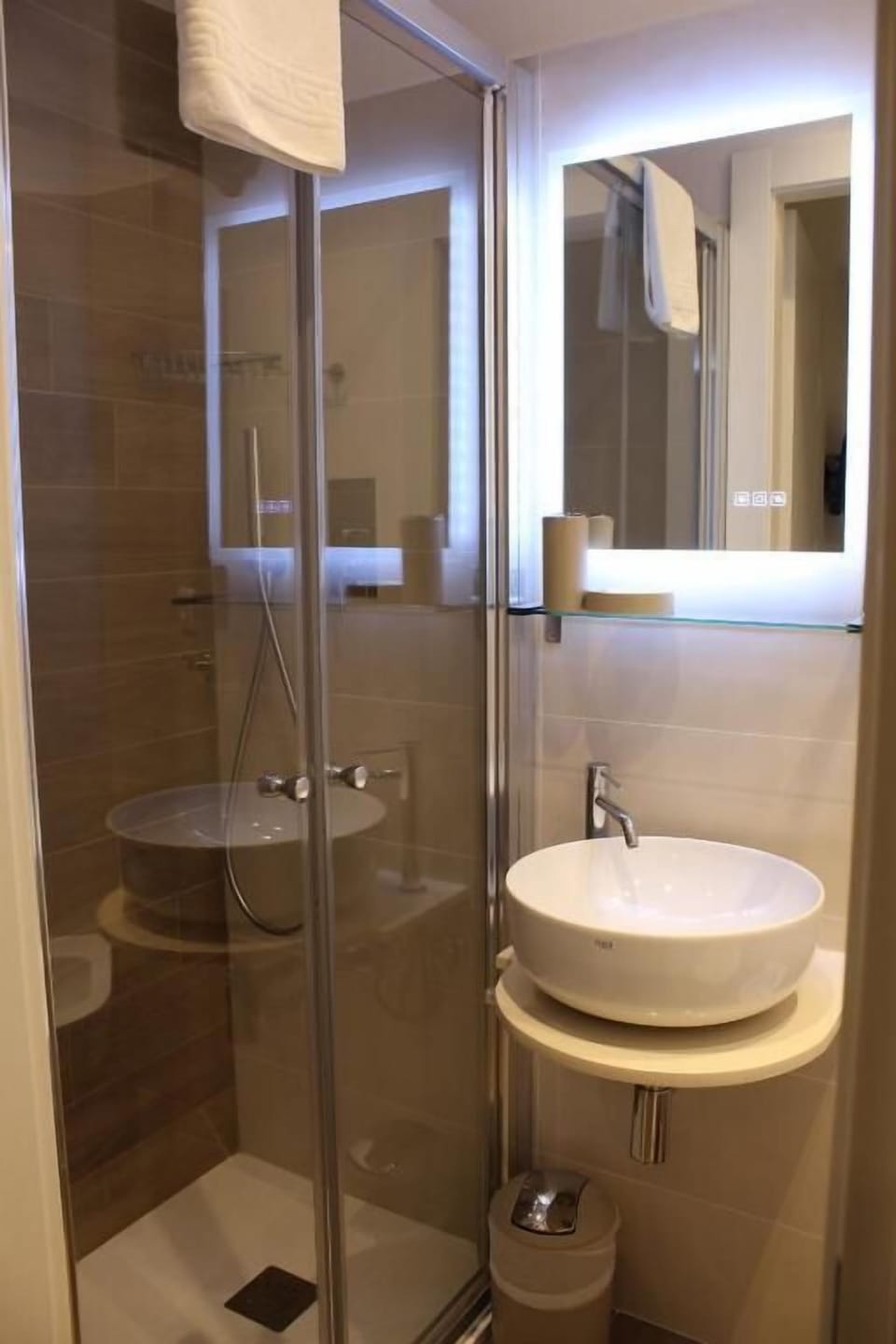 Superior Quadruple Room, Multiple Beds, City View | Bathroom | Slippers