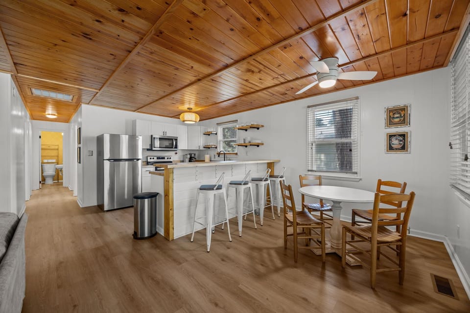 Kitchen & Dining Area