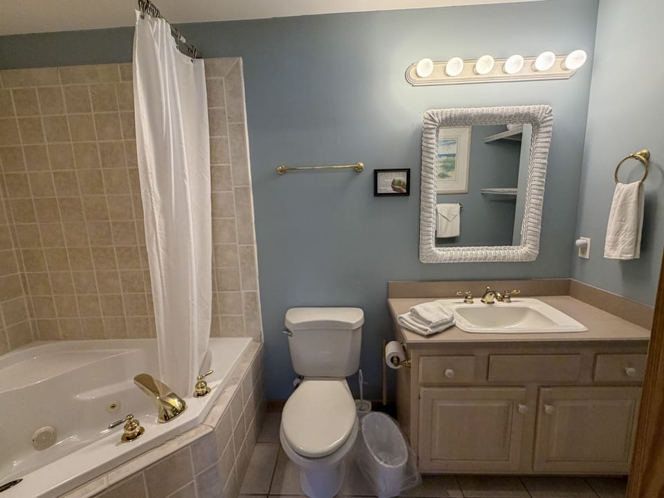 CV1B Bath with TubShower