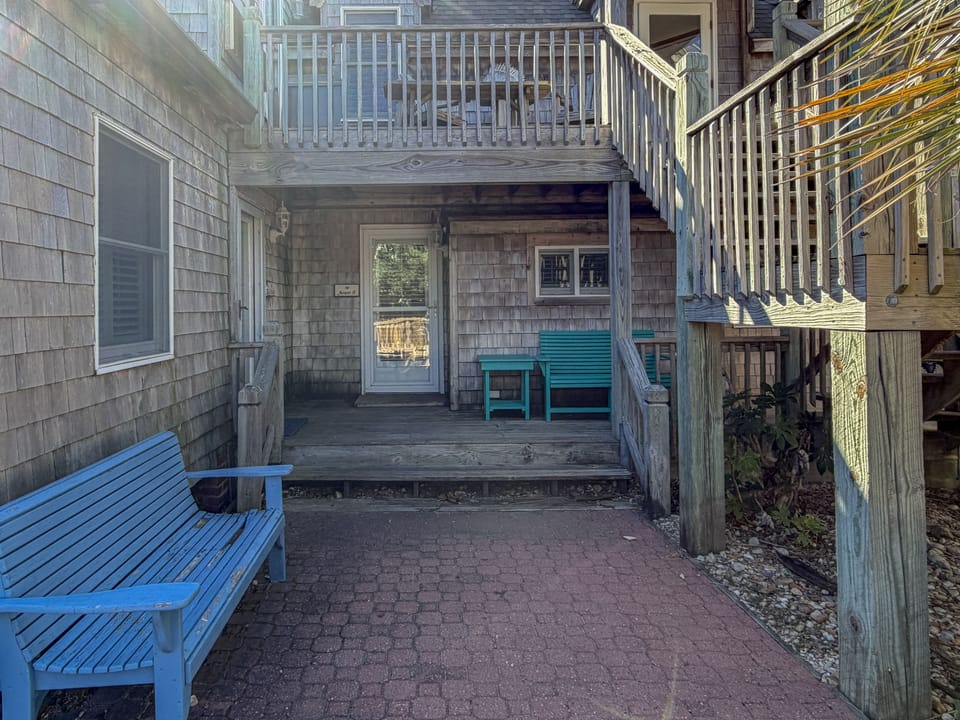 CV1B Entrance Patio