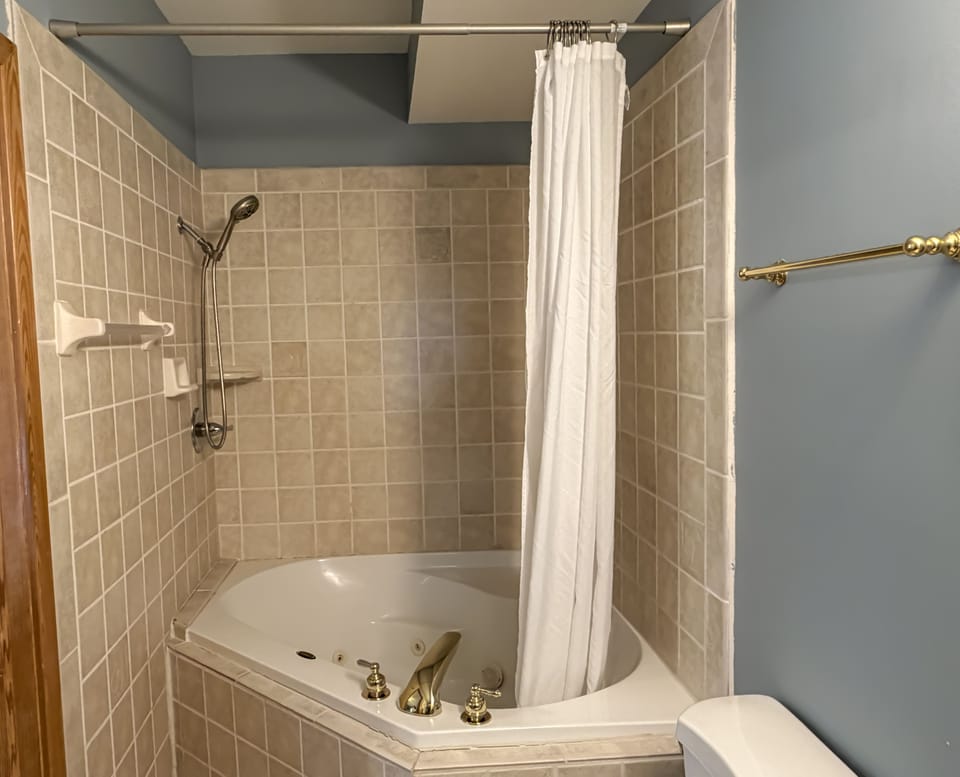CV1B Tub with Shower