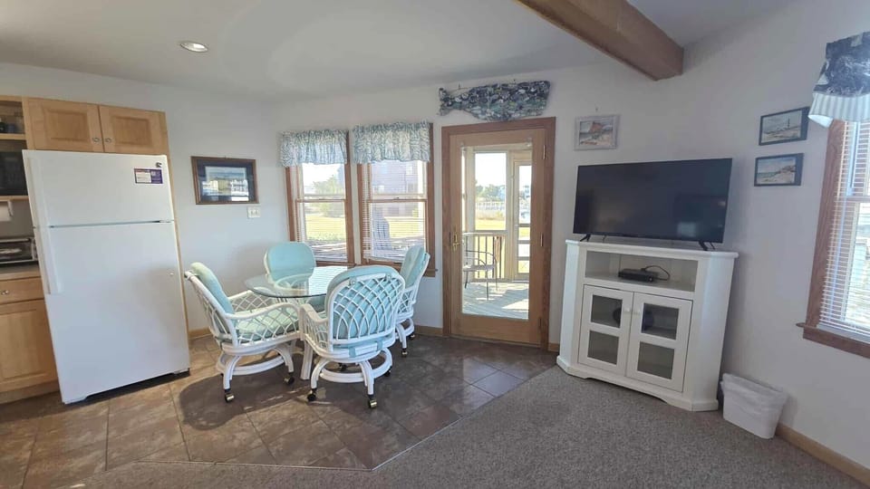 Access to Screened Porch