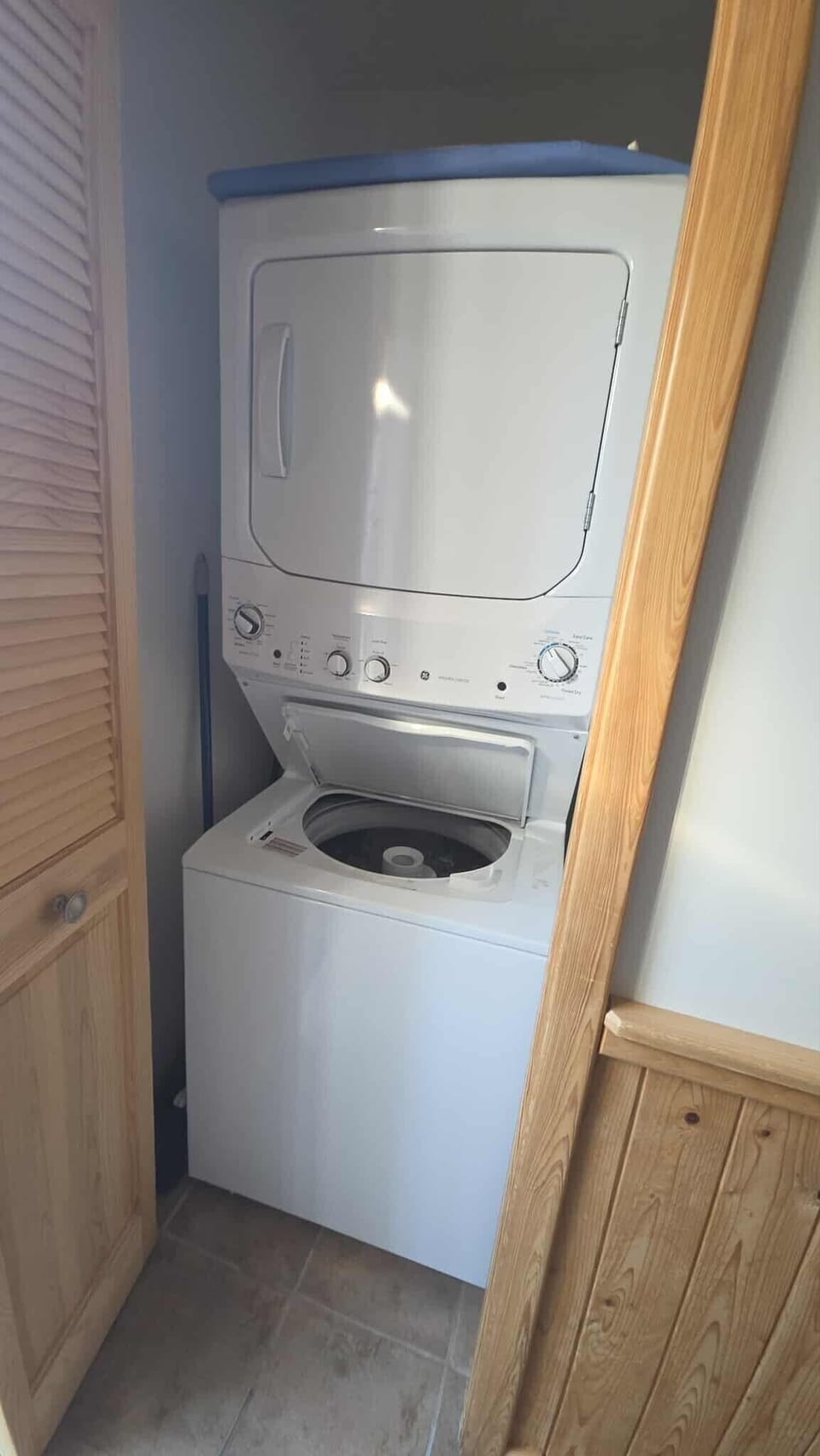 Shared Washer Dryer in Foyer
