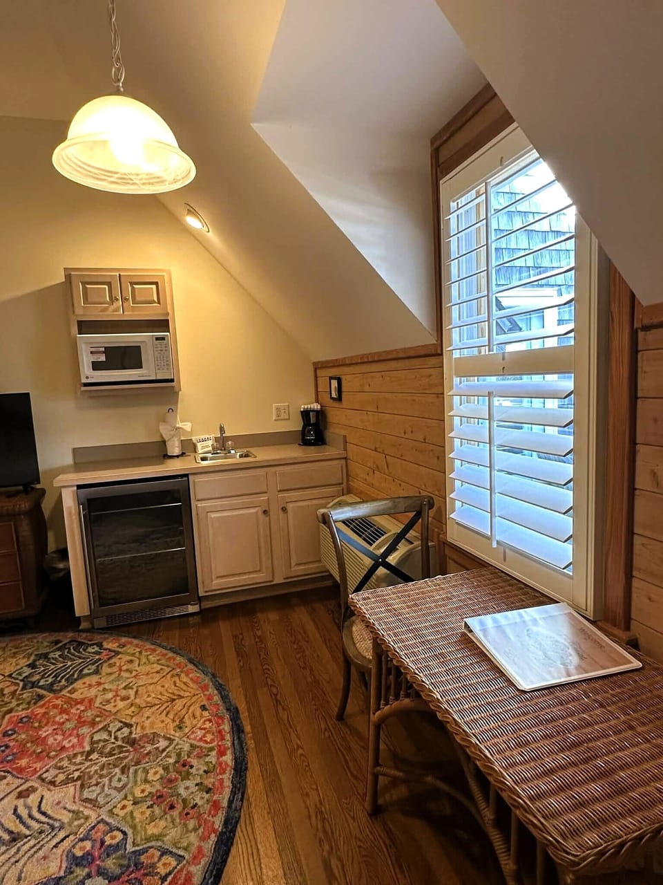Kitchenette & Dining area