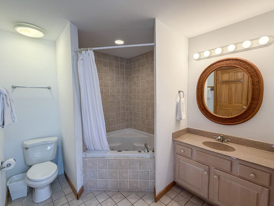 Full Bath (alternate view)