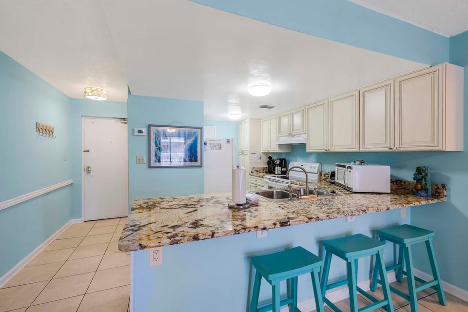 Condo, Multiple Beds (Sugar Beach 132) | Private kitchen | Oven