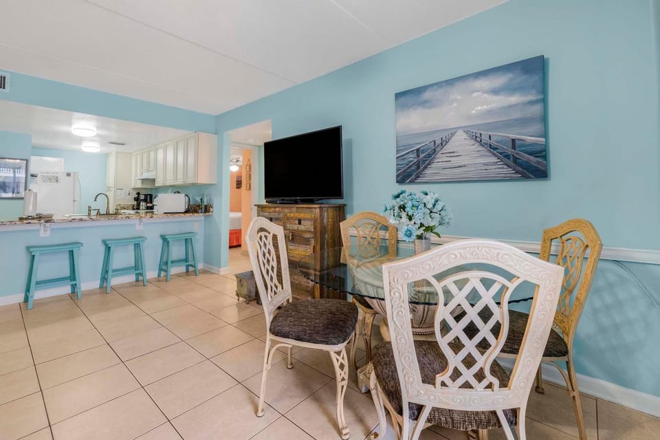 Condo, Multiple Beds (Sugar Beach 132) | Dining