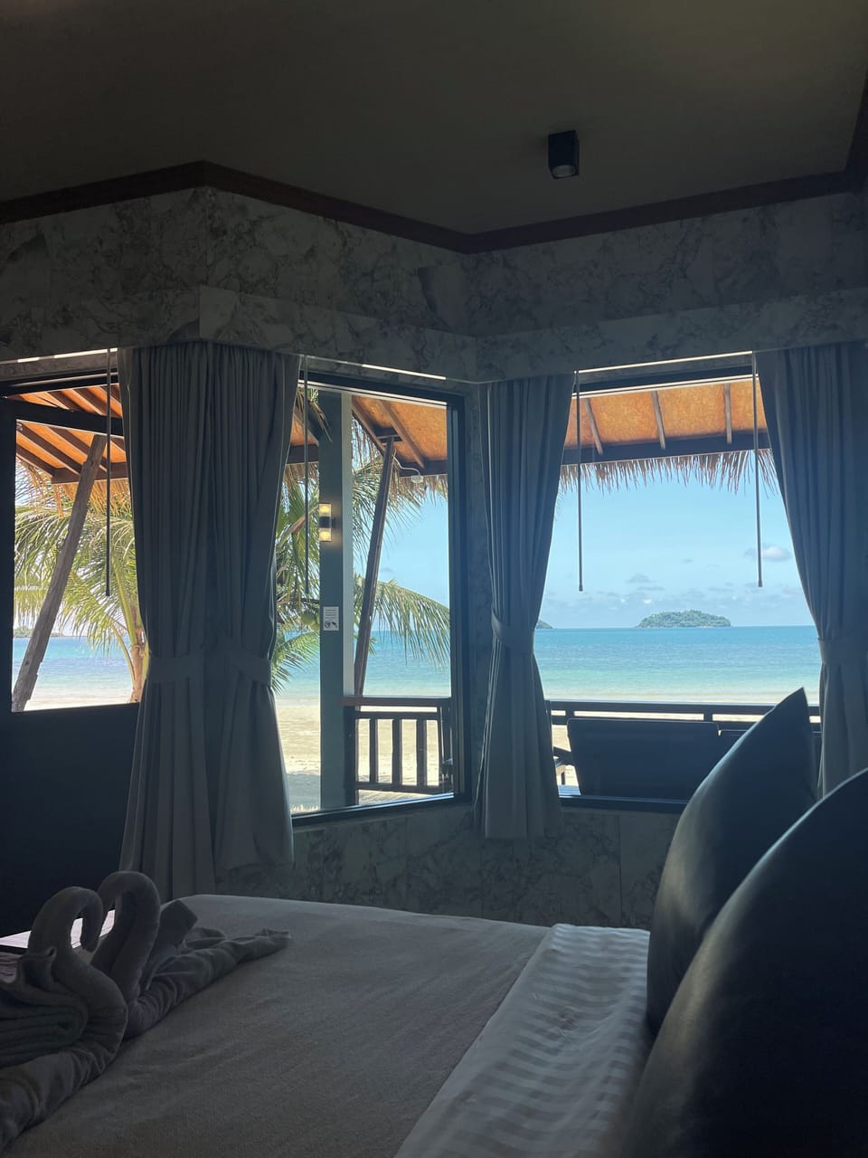Air-Con Beach Front (4 persons) | Minibar, in-room safe, desk