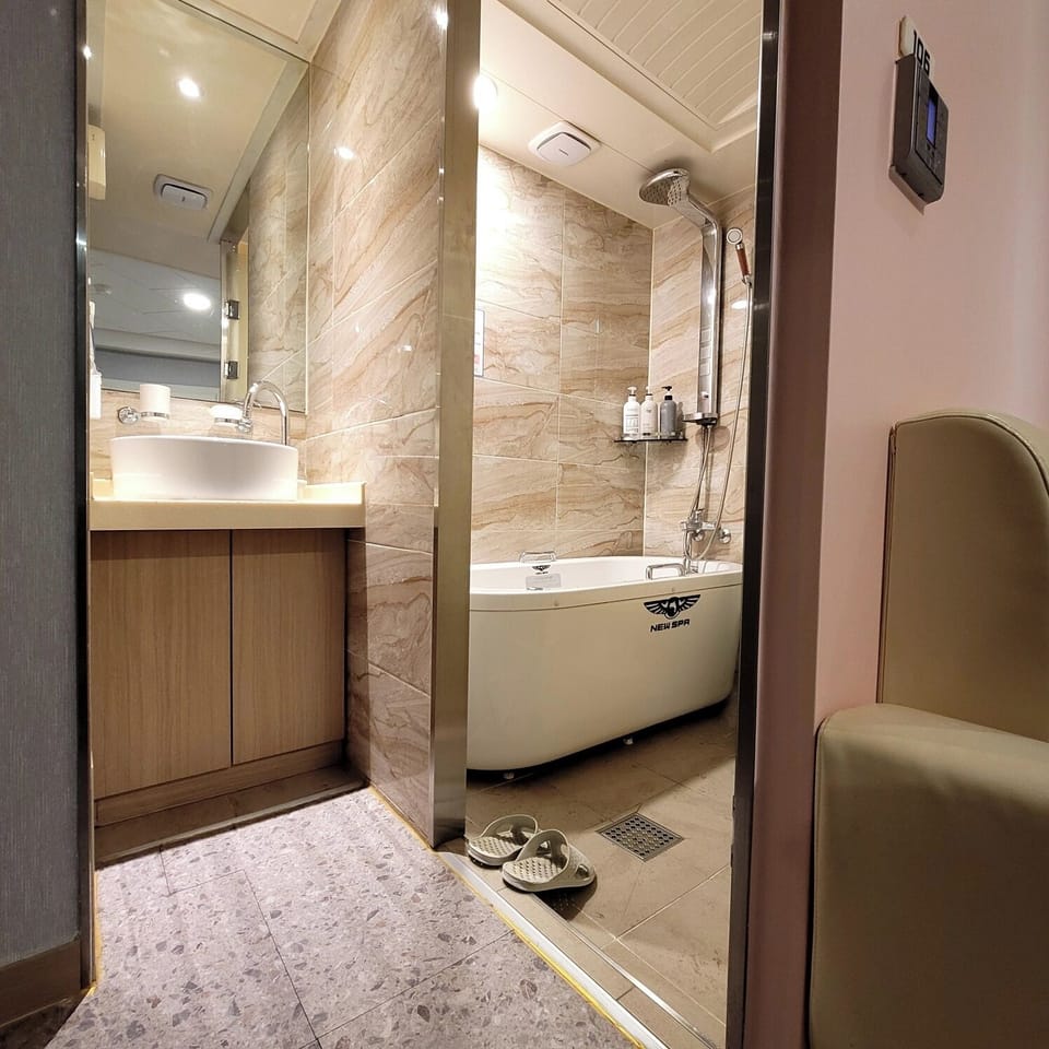 Premium Single Room, Non Smoking, Private Bathroom | Bathroom | Combined shower/tub, hair dryer, bidet, soap