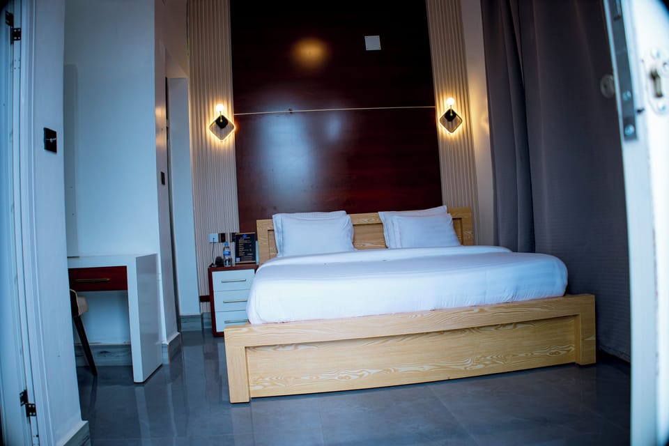 Deluxe Double Room, Lake View | In-room safe, desk, blackout drapes, WiFi (free)