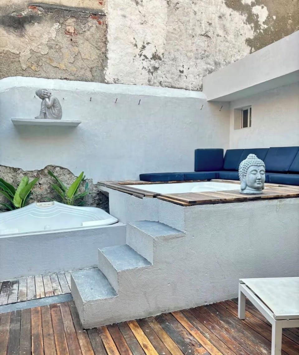 Outdoor spa tub