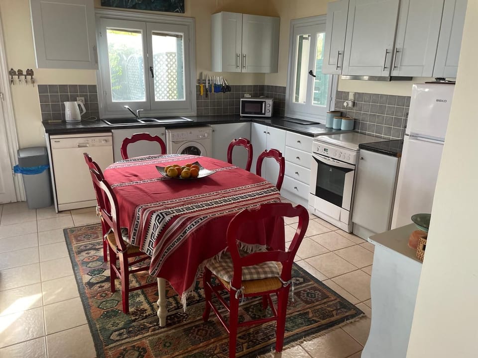Family Villa, 3 Bedrooms, Mountain View | Private kitchen | Electric kettle