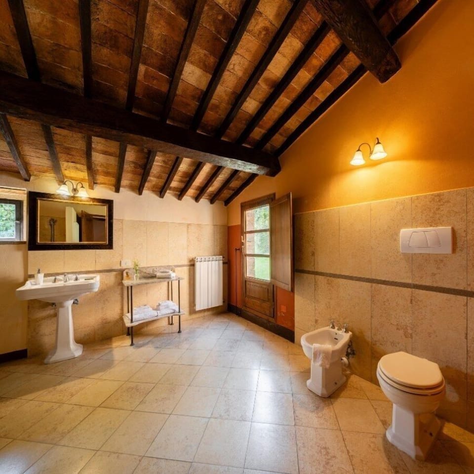 Villa, Garden View | Bathroom | Separate tub and shower, deep soaking tub, free toiletries, hair dryer
