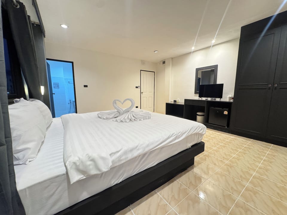 Double Room, 1 King Bed, Balcony | Desk, free WiFi