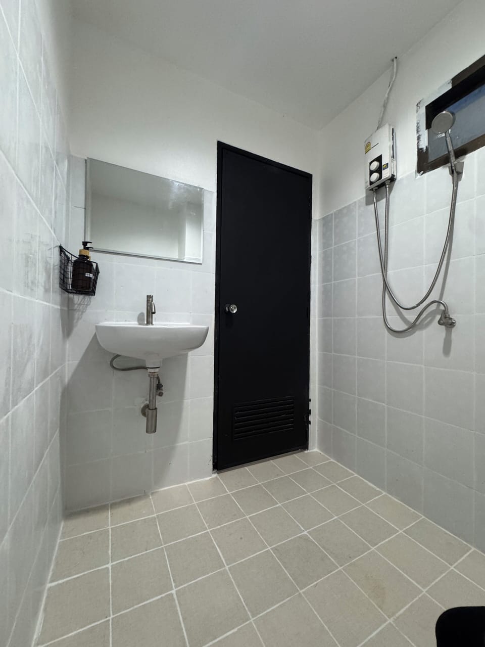 Double Room, 1 King Bed, Balcony | Bathroom | Shower, bidet, towels, soap