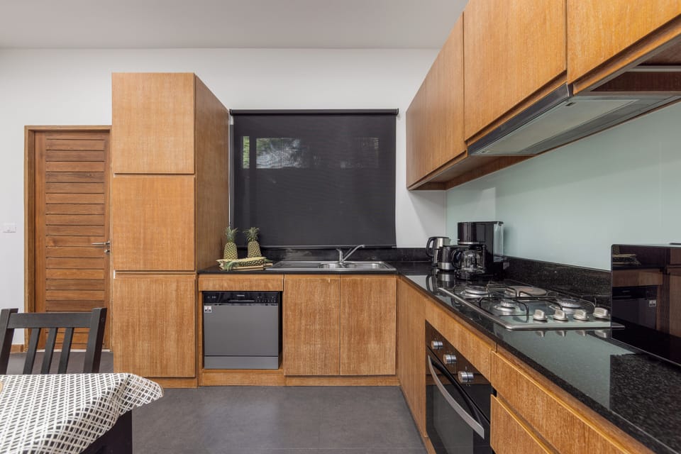 Comfort Villa, 2 Bedrooms, Pool View | Private kitchen | Electric kettle, toaster