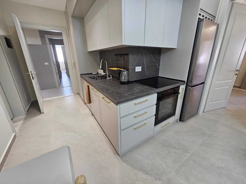 City Apartment, 1 Bedroom, City View | Private kitchen