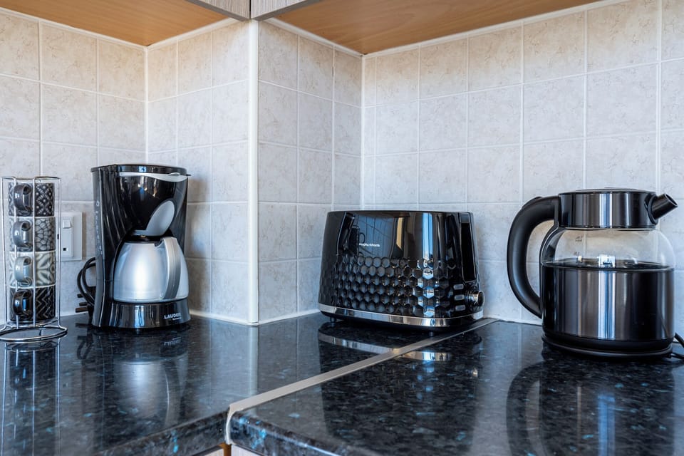 Apartment, 2 Bedrooms, Kitchen, City View | Private kitchen | Espresso maker, coffee/tea maker, full-size fridge, microwave