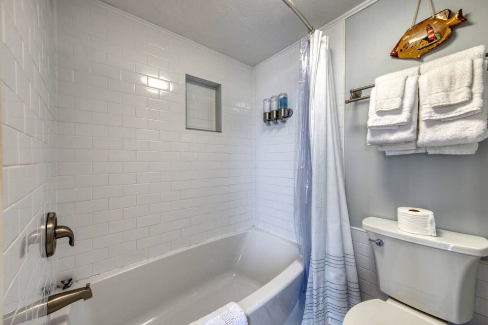 Bathroom with Private Toilet and Shower/Tub Combo