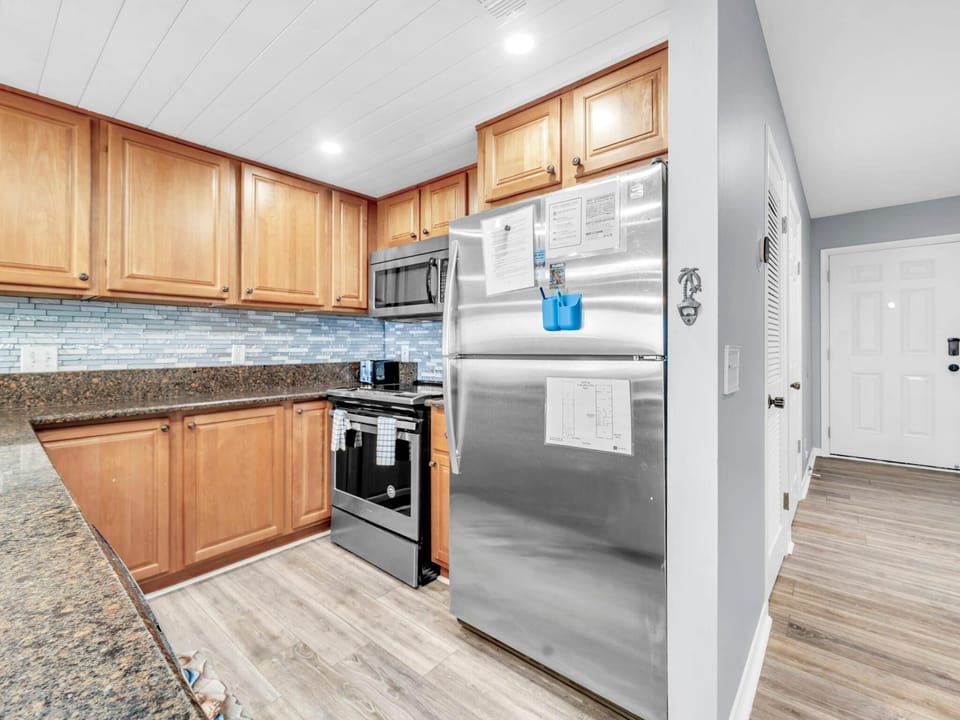 House, Multiple Beds (Surfs Up) | Private kitchen