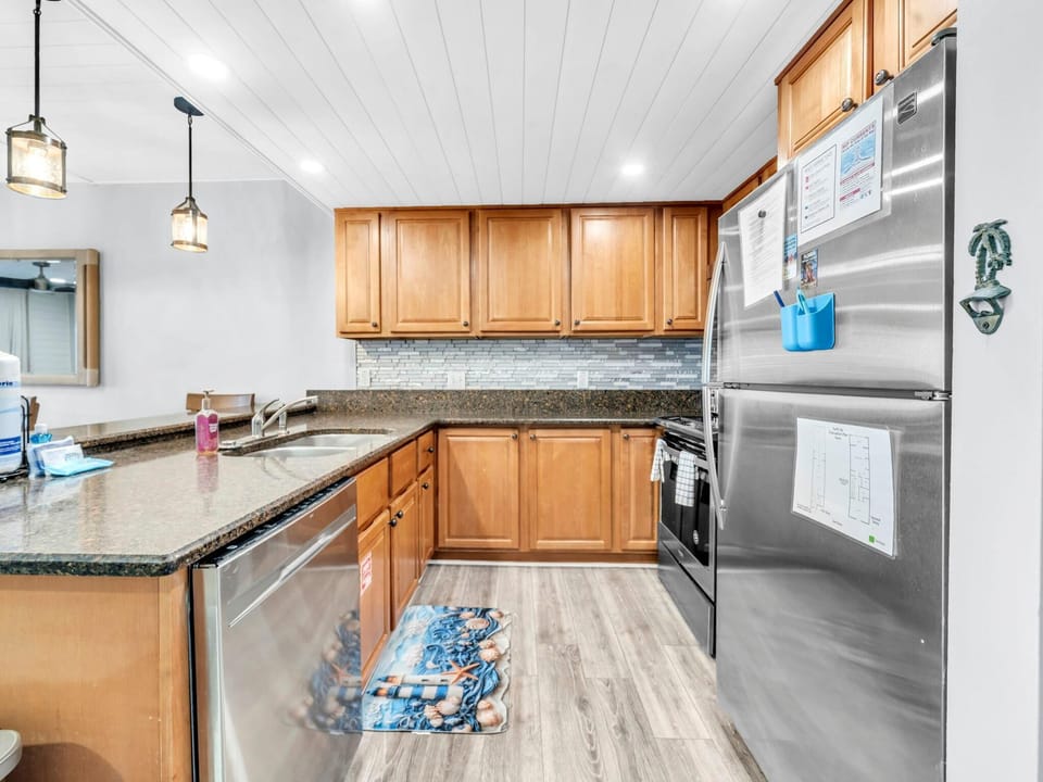 House, Multiple Beds (Surfs Up) | Private kitchen