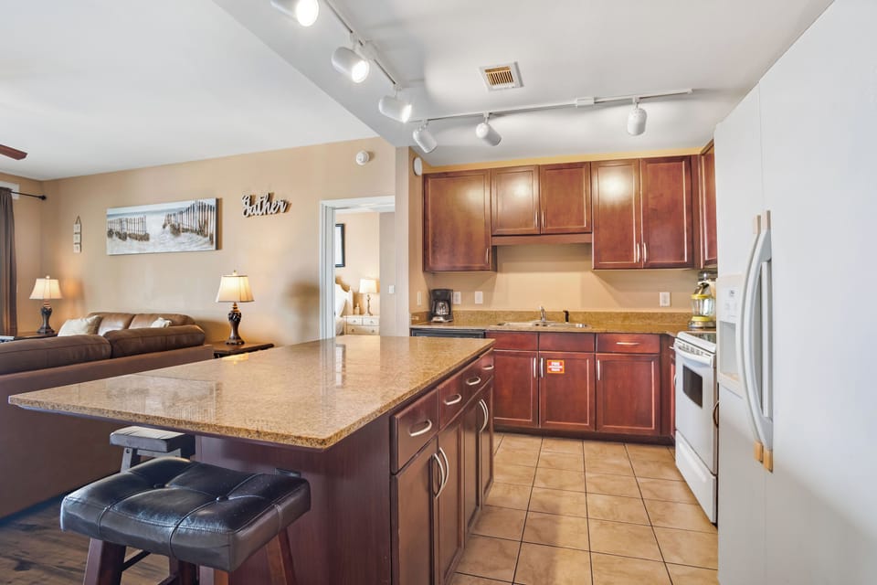 Signature Condo, 2 Bedrooms, Balcony, Lake View | Private kitchen | Coffee/tea maker, fridge, microwave, oven