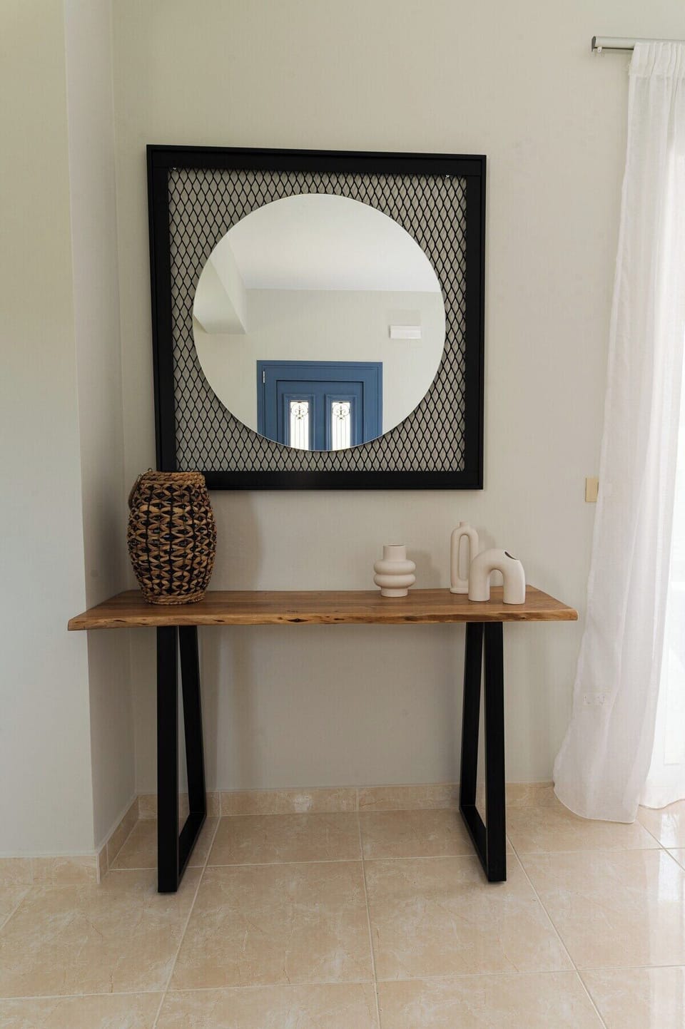 House | 3 bedrooms, desk, soundproofing