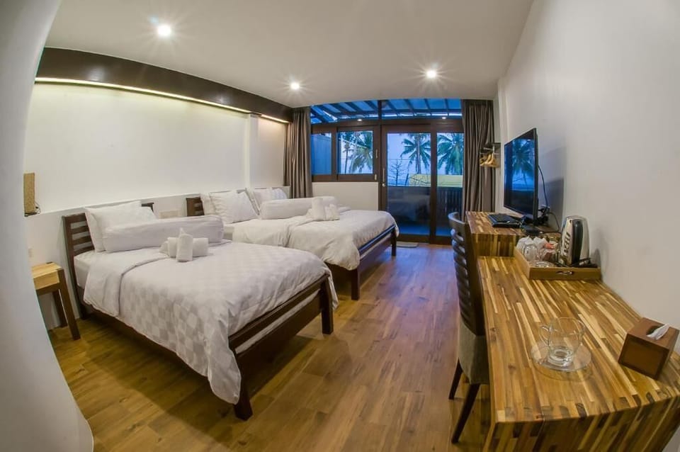 Triple Room | In-room safe, desk, WiFi (free)