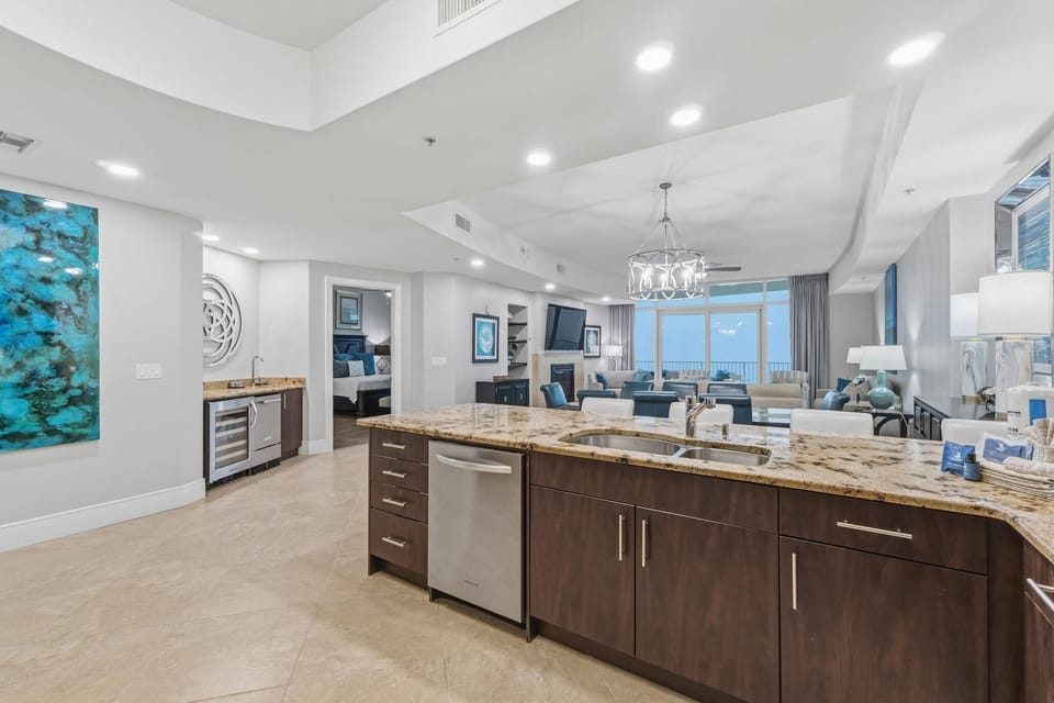 Condo, Multiple Beds (Turquoise C2508) | Interior