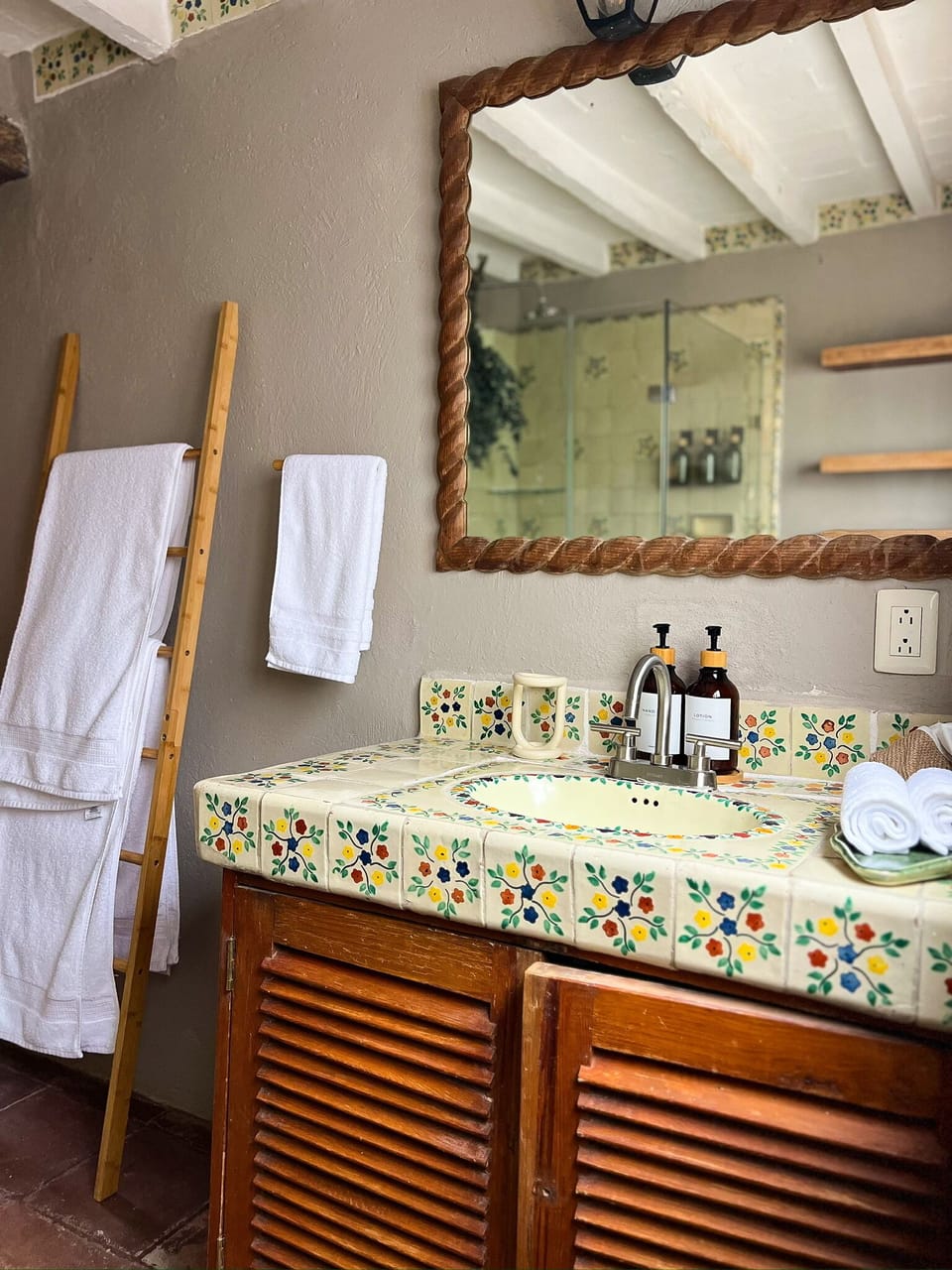 Superior Quadruple Room | Bathroom | Shower, hair dryer, towels, soap