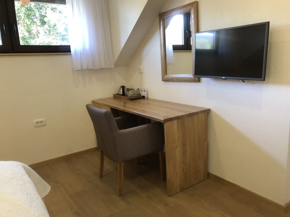 Superior Double Room, 1 Queen Bed, Annex Building | Memory foam beds, desk, laptop workspace, cribs/infant beds