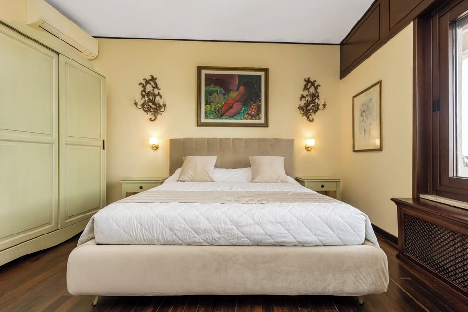 Junior Suite, Sea View | In-room safe, laptop workspace, soundproofing